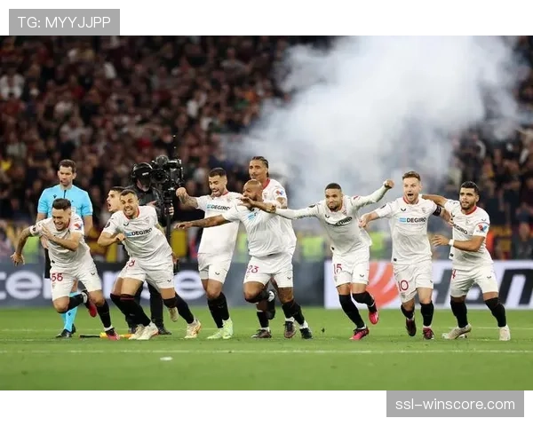 复盘塞维利亚欧联杯比赛：对手利用其防守定位球时造越位失误打入一球